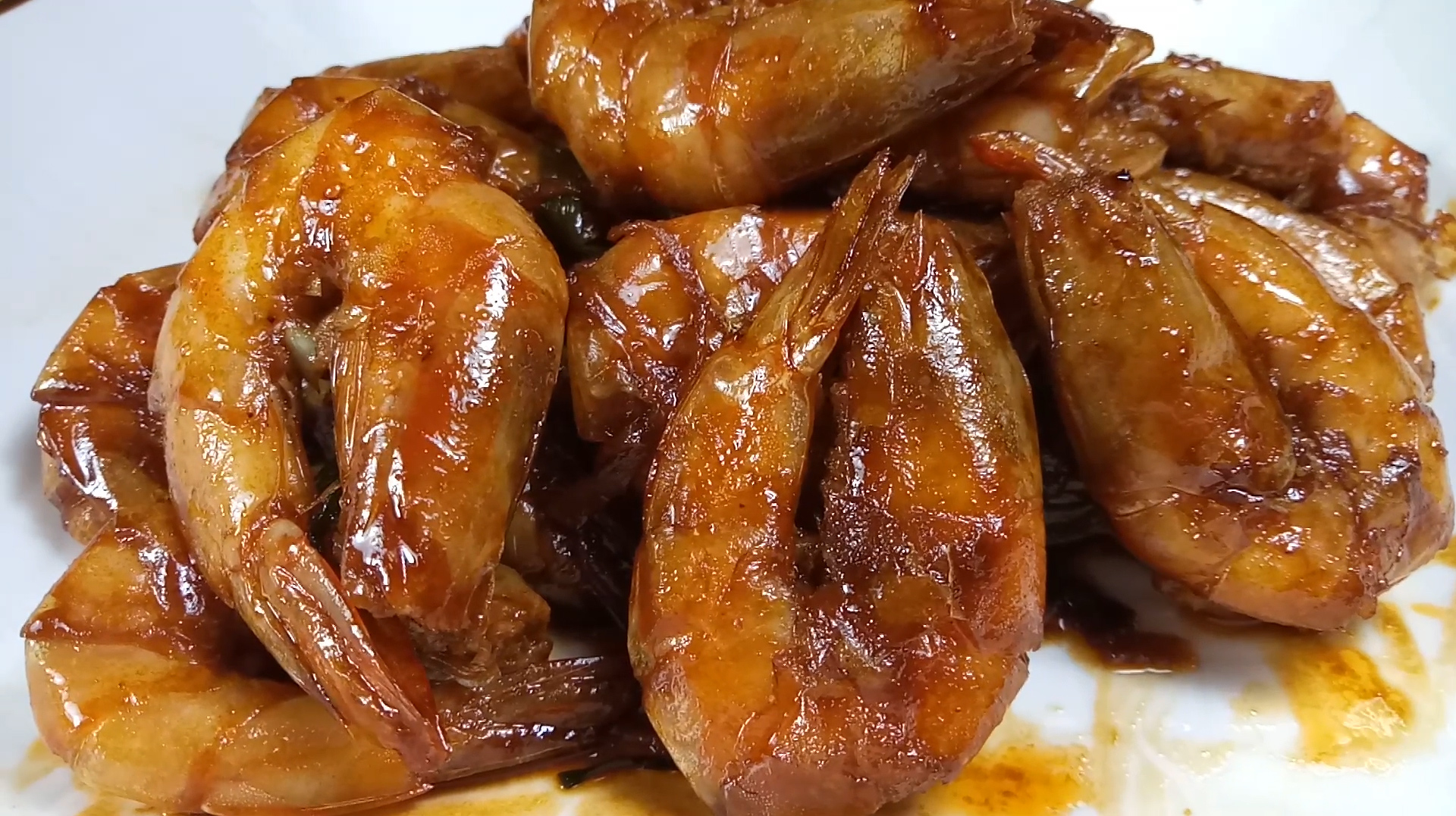 教你“油焖大虾”的家常做法,色泽金黄,简单好吃入味,味道超赞