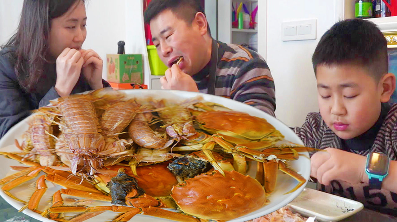清蒸螃蟹皮皮虾,超小厨200元买活海鲜,家人直接上手啃,真鲜