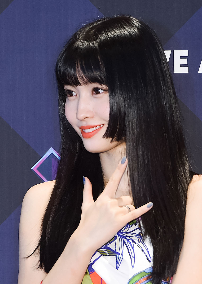 2019年4月25日,首尔,明星参加《m倒计时》节目彩排.momo of twice att
