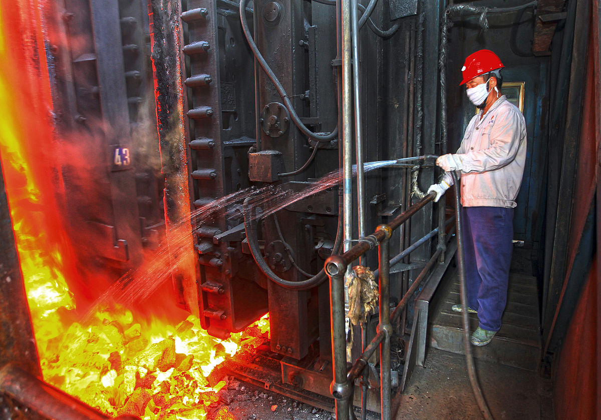 请写一篇高炉炉顶的操作说明不少于500字