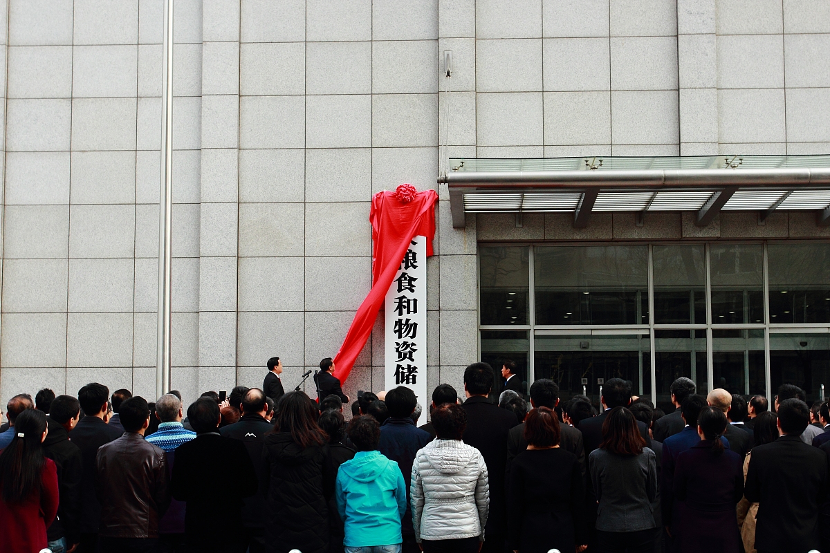 物料管理系统数据库设计指南：表格和关系示例