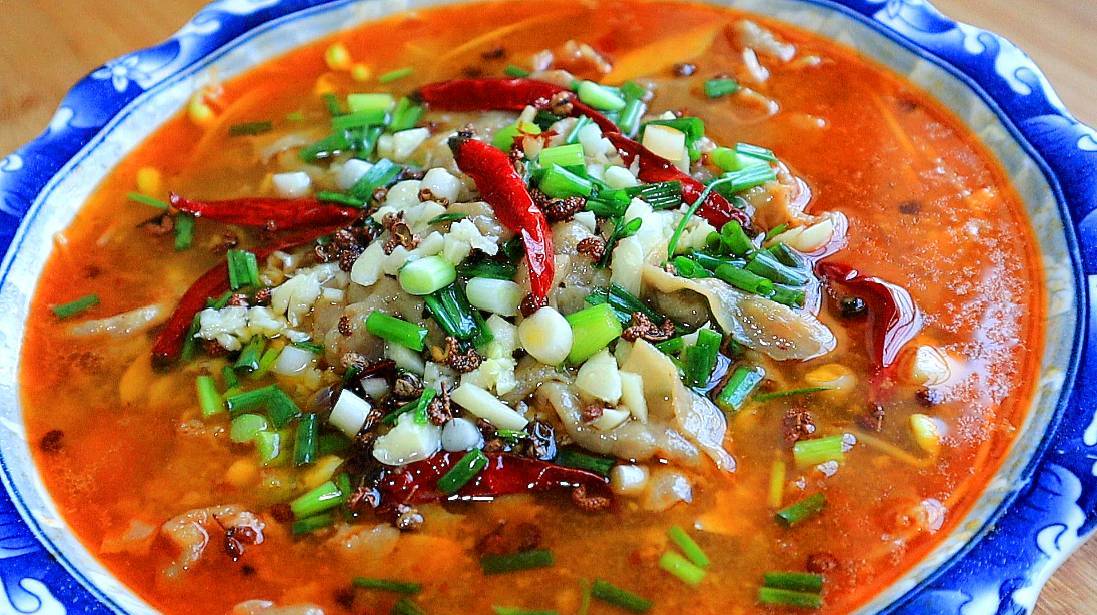 水煮肥牛好不好吃,关键在最后一步,麻辣鲜香,冬天吃一盆真过瘾