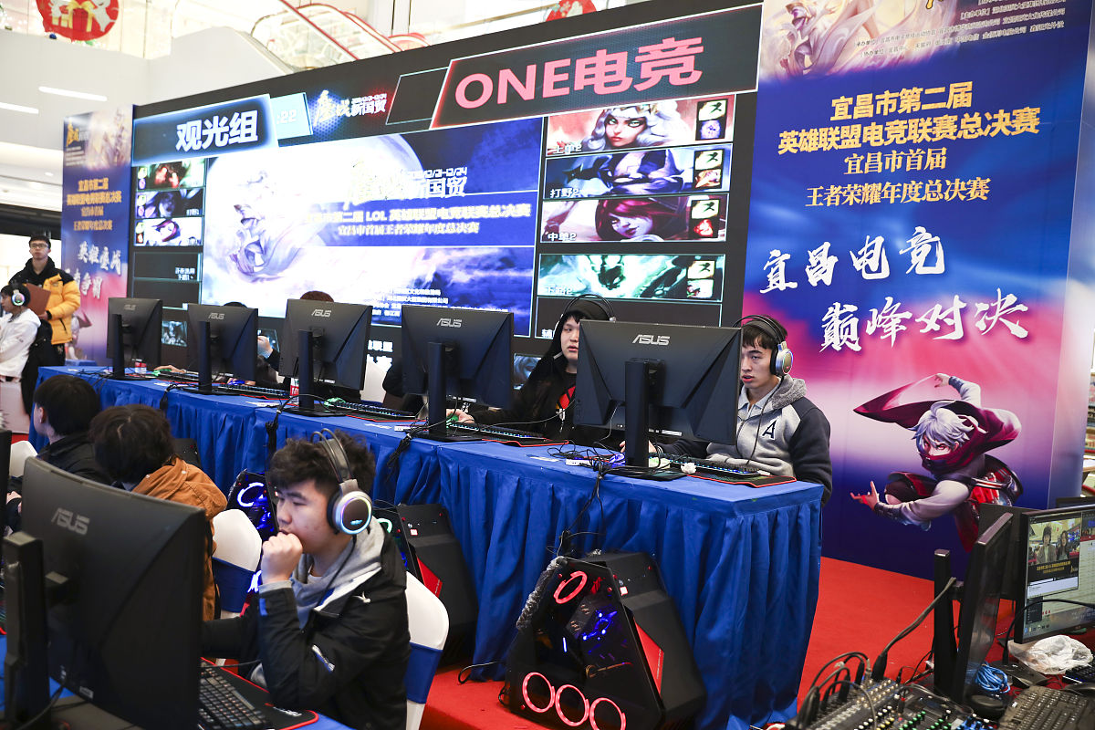 英雄联盟：全球最受欢迎的MOBA游戏 -  玩法、英雄和策略指南