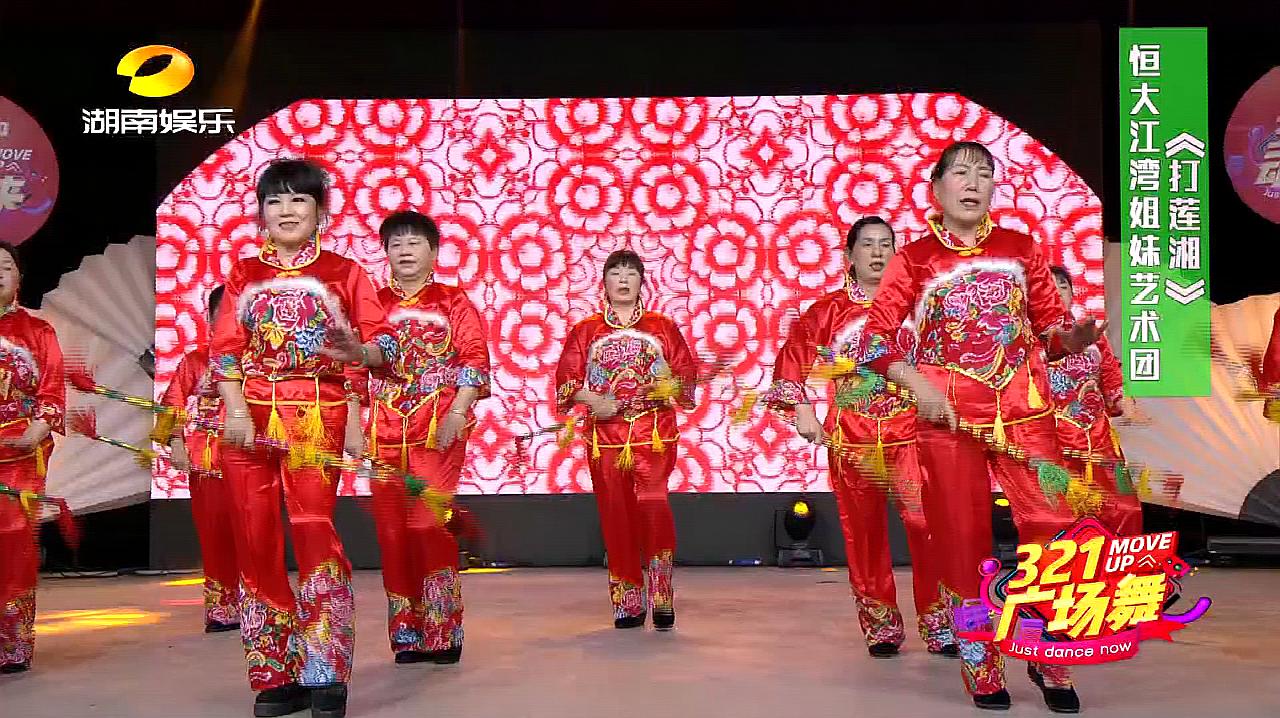 [图]经典花棍舞《打莲湘》,非常锻炼身体,大家都学起来!