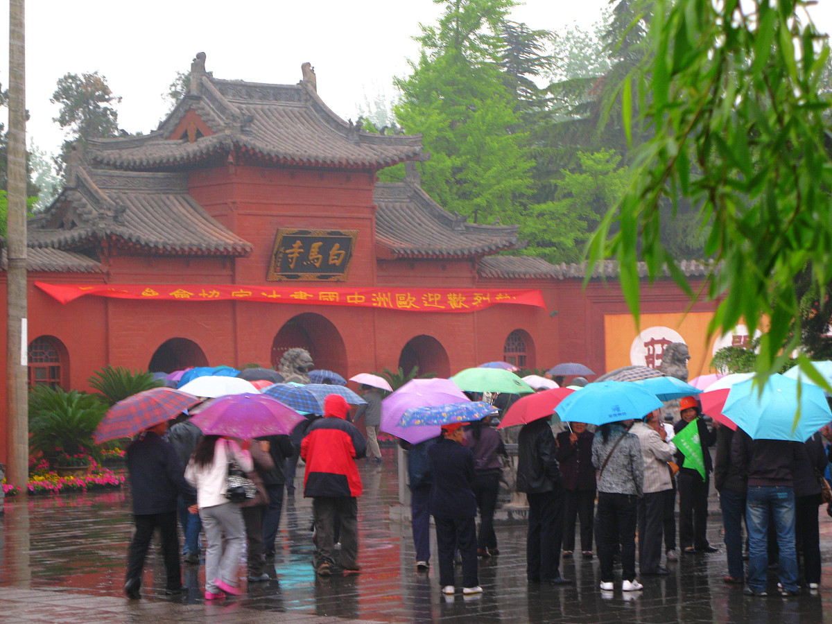 洛阳市旅游业发展现状及对策研究摘要