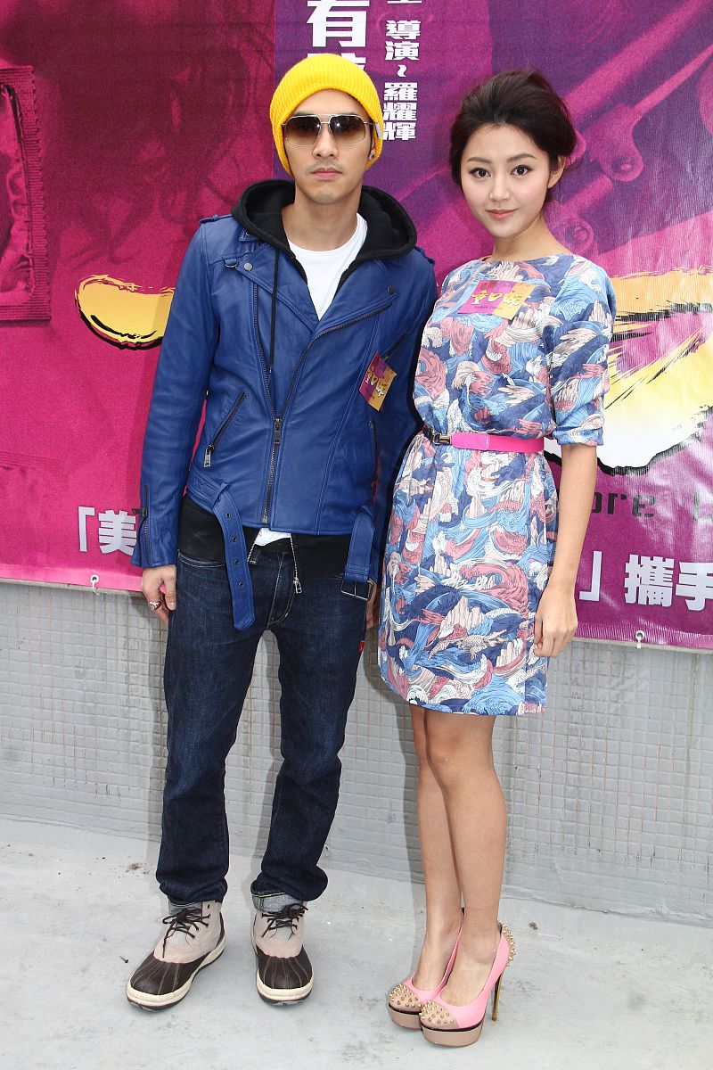 2013年1月23日,香港,明星为主演的电影《重口味》在大厦天台上举行开