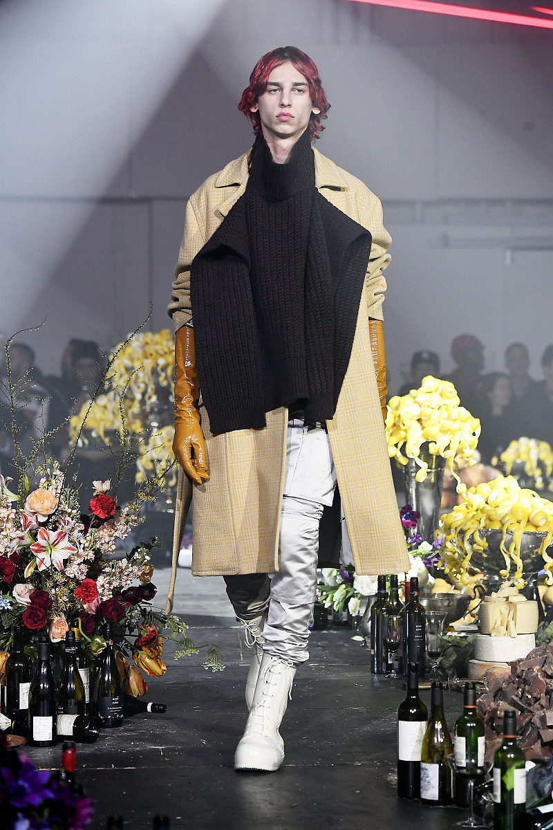 当地时间2018年2月27日,美国纽约,2018秋冬纽约男装周:raf simons 品