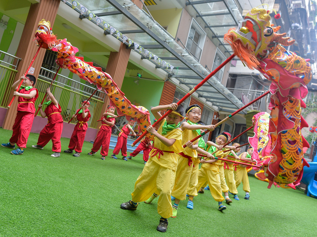 幼儿园中班升入大班班级情况分析：人数、课程、教师角色变化