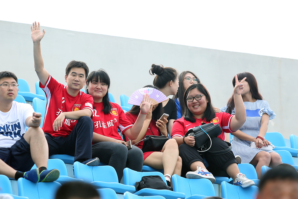 公司上半年团建活动回顾：青春活力，精彩纷呈！