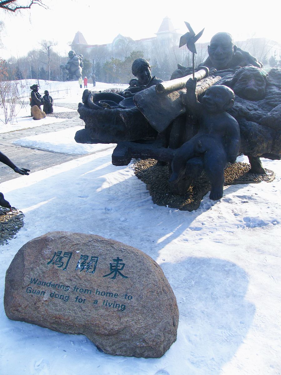 请帮我结合中国近代史谈一谈对偶然性和必然性的理解1500字