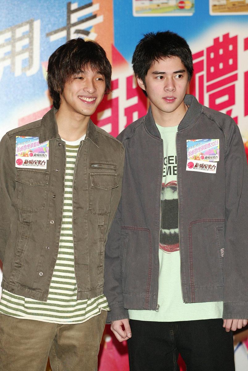 shine组合黄又南,徐天佑.2003年12月1日,新城娱乐台在香港举办"2003新