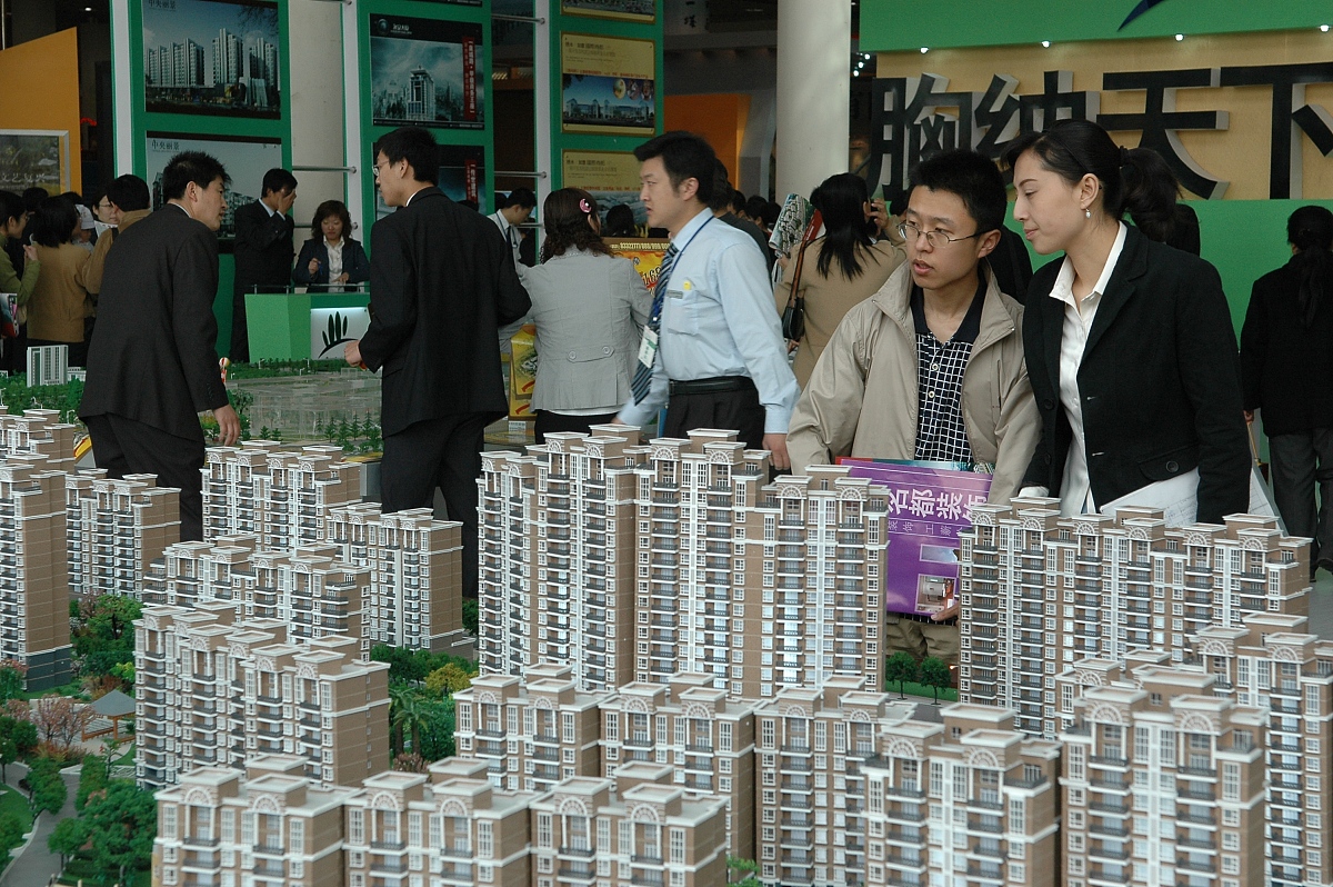 楼市春意浓！5月多地楼市火爆，究竟是何方神圣在推波助澜？
