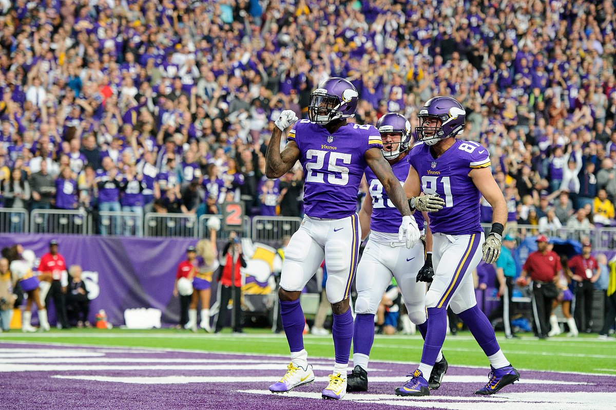 minneapolis, mn - novembe<strong>r</strong> 19: (l-r) latavius murray #25, david