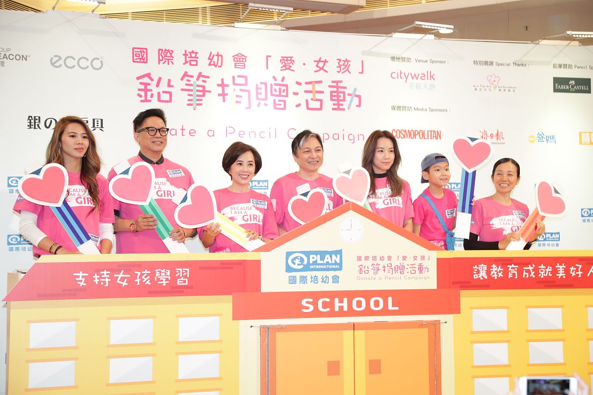 当前我县开展了万泰益馨公益行HPV疫苗捐赠活动服务于我县200名9～14周岁困境女童。现在需要安排8个学生朗诵请注明8个同学的朗诵内容写一篇预防宫颈癌巾帼在行动朗诵稿不用开场白