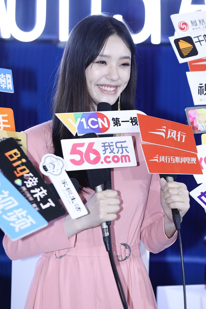 2019年10月28日,上海,2019时尚cosmo美容大奖直播活动.林允