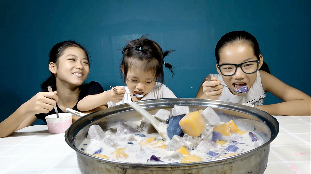 抓住夏天的尾巴,做一次奶茶火锅,满足了孩子对甜品的所有念想!