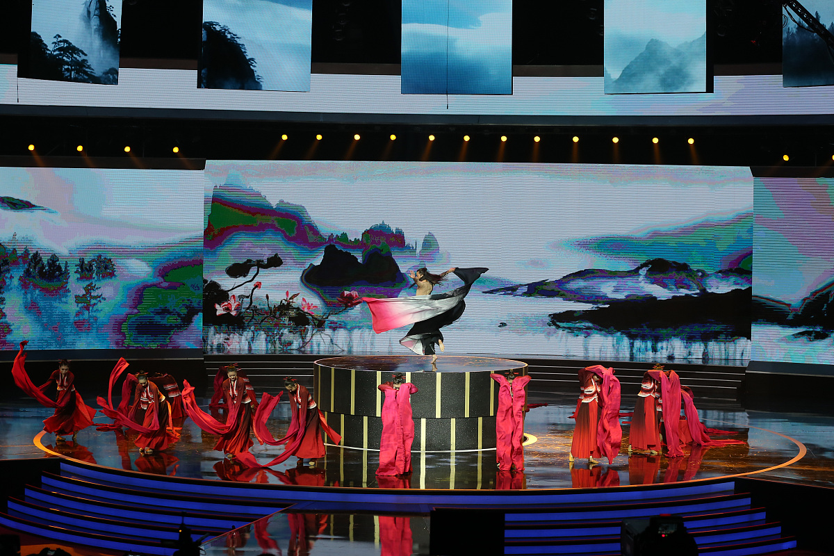 《百鸟朝凤》国乐解析：传统音乐与文化魅力