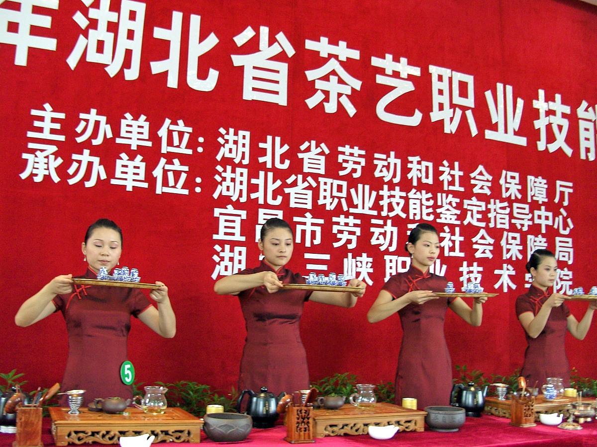 安化县职业中专学校茶艺与茶叶营销专业：就业前景广阔