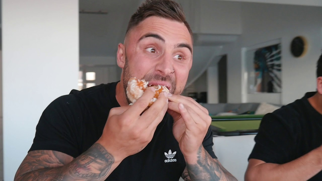 热量爆炸!外国男子吃下整整1公斤的糖!整个人都不好了!