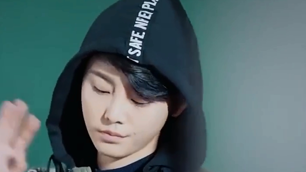 学校新转校生被安排在差班,万万没想到竟是隐藏学霸,老师惊呆了