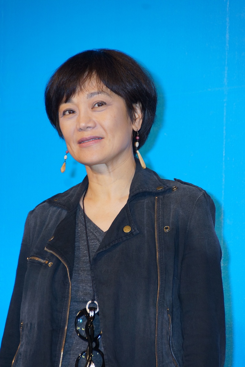 李佳生于1988年1月7日怒女未婚国籍为中国住中国上海华山路1922号。现任经理助理去新加坡旅游计划停留四天。申请日期2022年9月7日。 Singapore Visa Fpplication FormFull nameLi Jia1______january 7th19882______FemaleMarial statusSingle3___