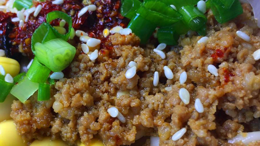 碗杂面还可以这么做。面鲜是汤鲜,风味靠辣子油,味道关键是佐料!希望用此视频能够教会大家做一