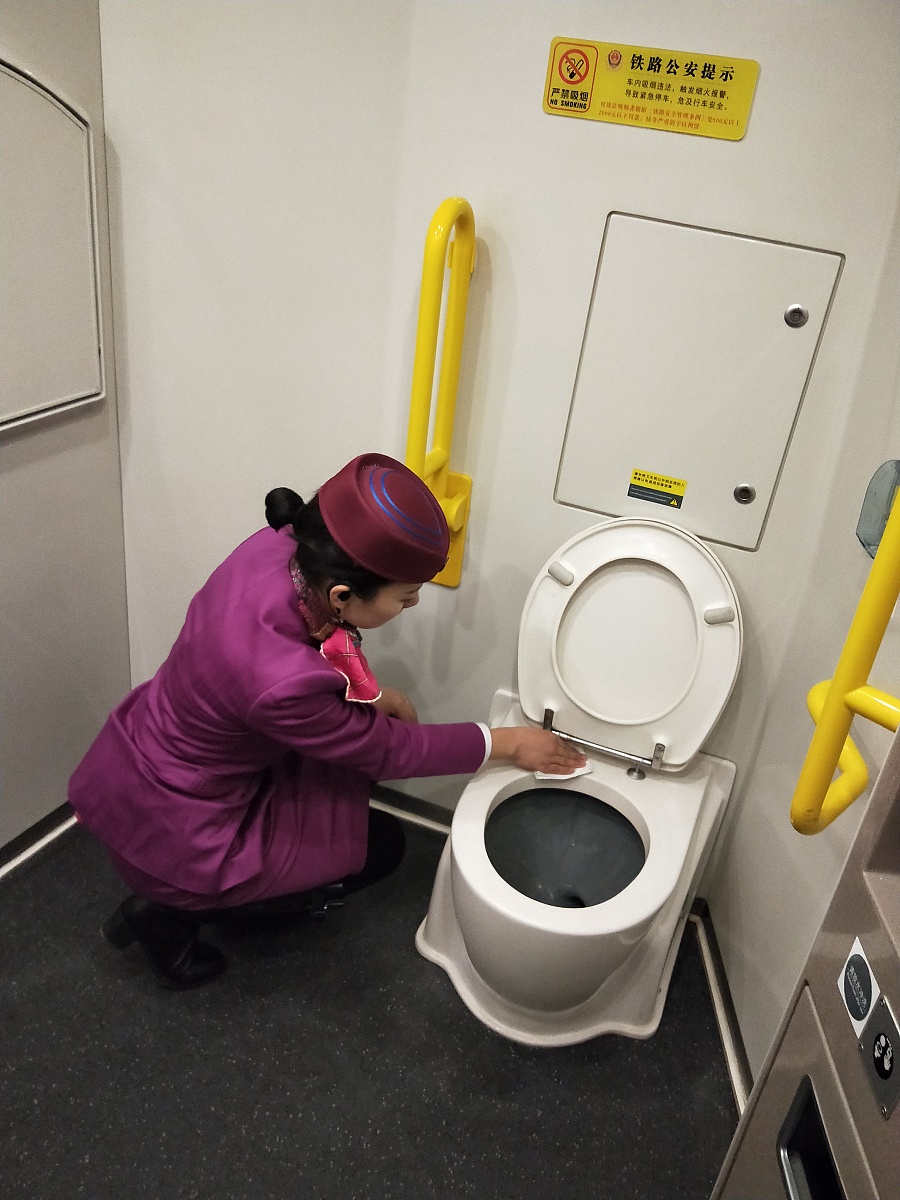 甘肃轨道高铁技工学校：教育是对新时代儿童