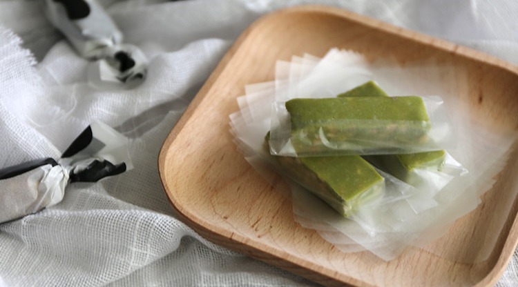 在奶糖外面的薄薄的糯米纸,吃进肚子里会对人体有影响吗?