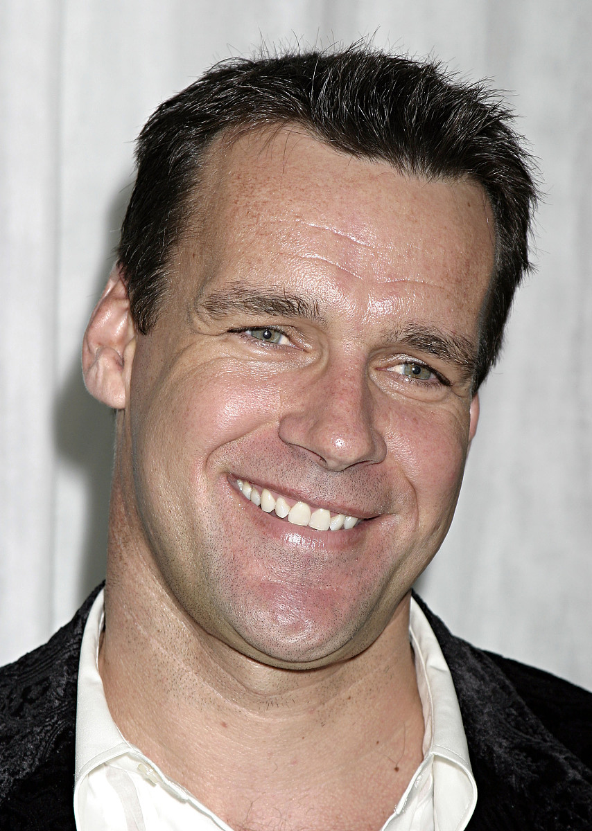 爽文爆款开头：海边邂逅，开启自由人生