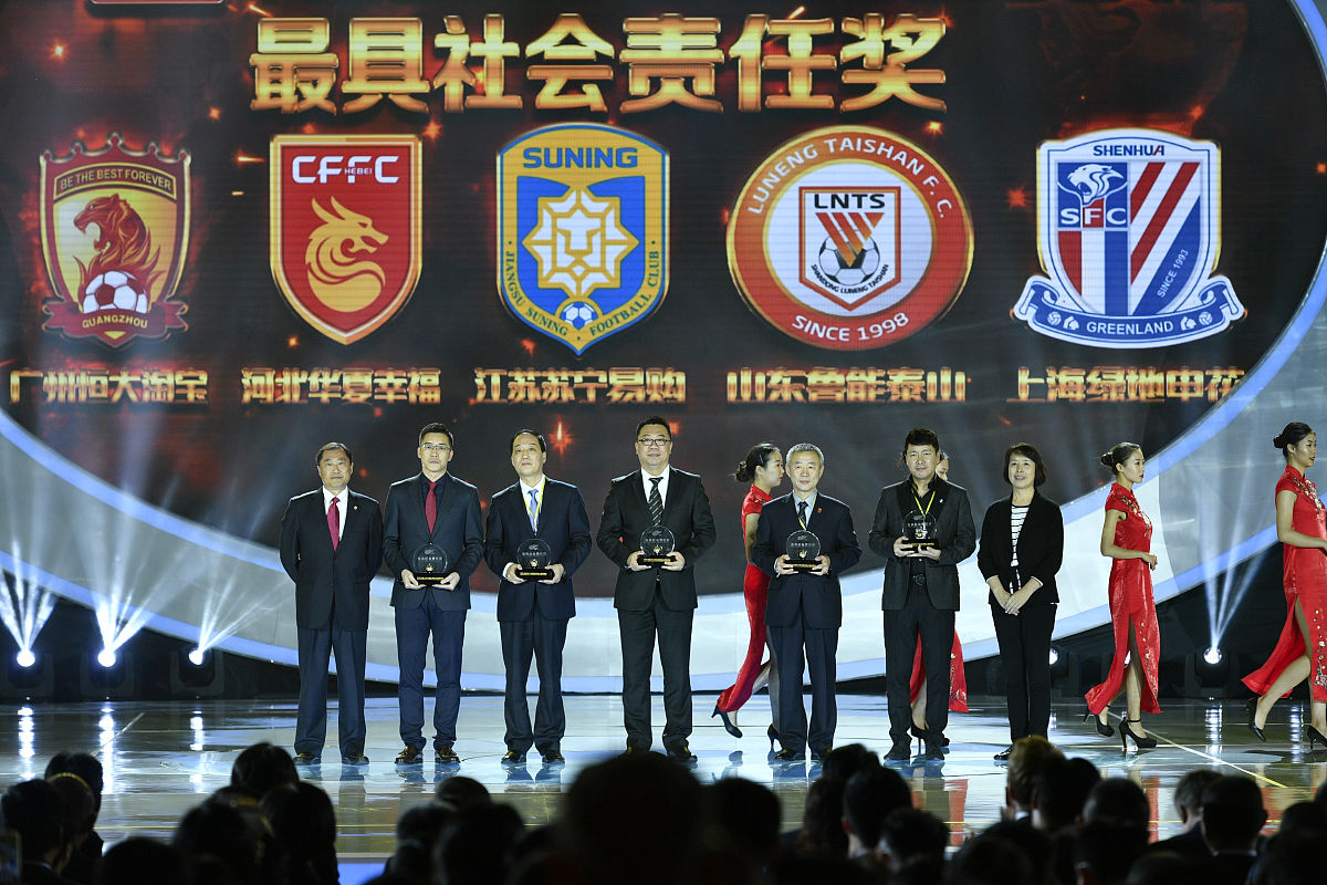 《阳光体育大联赛——足球赛暨第二届狂飙杯立信超级联赛》公众号通讯稿内容包含如下：1决赛双方为金融学院和会计学院2最终结果31金融学院取得总冠军3最佳射手：钟秉业4最佳助攻：尚一楠5颁奖嘉宾：王校长