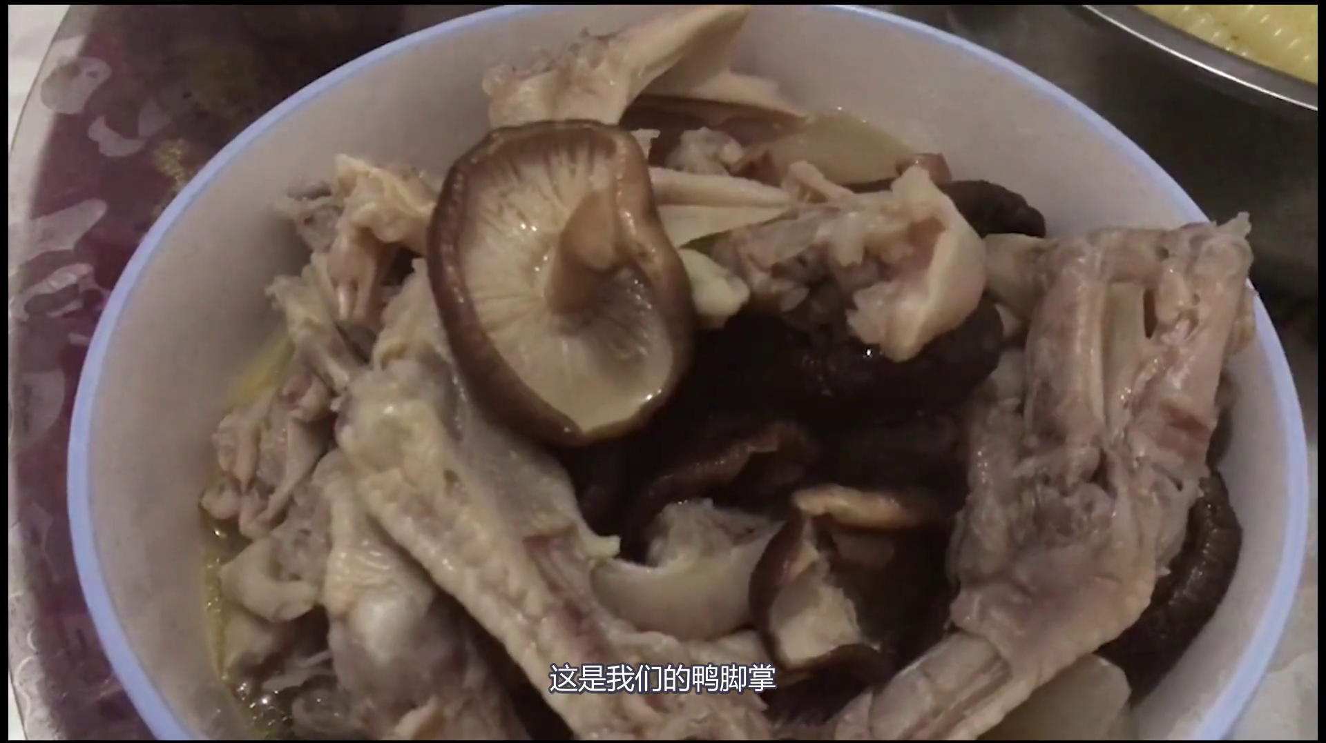 弟弟想吃鸭脚,三幺哥做了重庆正宗酸萝卜鸭脚,吃得大家赞不绝口