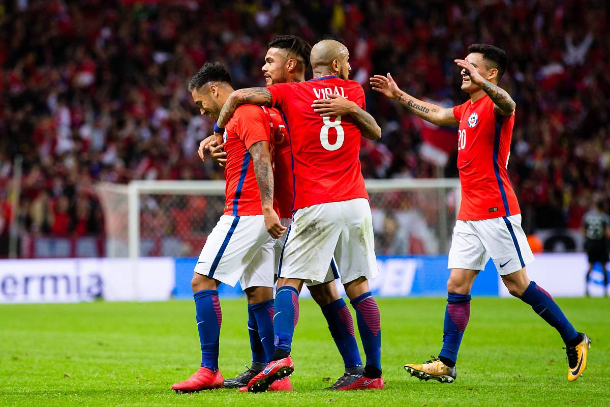 翻译：在前几节优化提取参数的基础上提出了不添加盐出剂的NASX工艺从模拟NdFeB磁浸液中回收NdIII和DyIII。参考文献21中HNO3溶解NdFeB磁体溶液中实际的NdIIIDyIII离子浓度和NdIIIDyIII比值确定合成料溶液中NdIII含量分别为122 gL DyIII含量为10 gL。