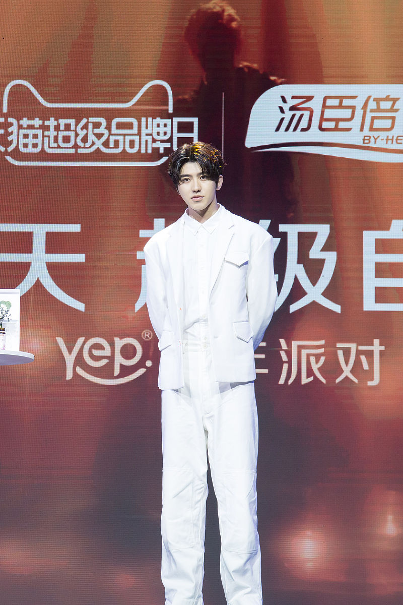 徐坤：中国流行歌手、演员，NINE PERCENT成员，音乐作品及公益活动介绍