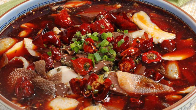 家庭自制毛血旺红油火锅,味道真的是棒极了!