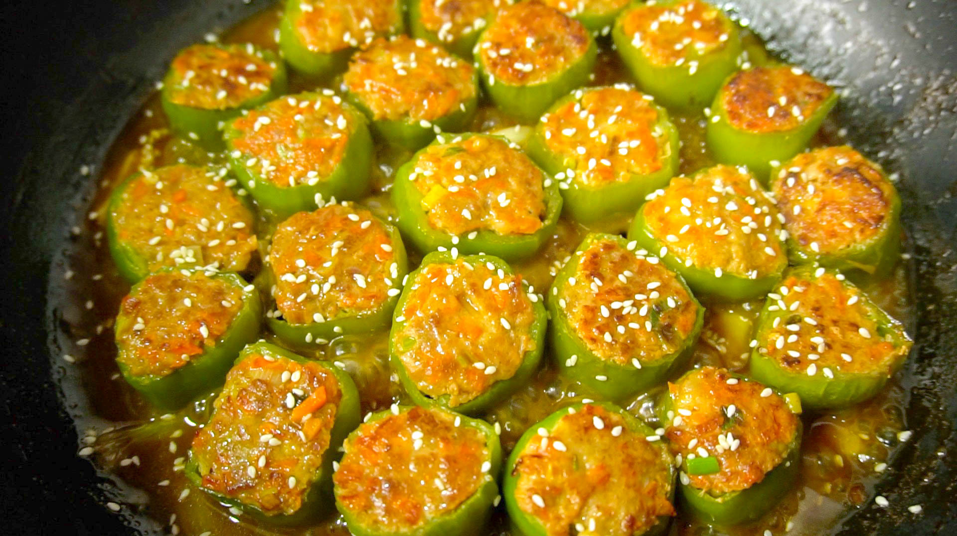 终于找到青椒最过瘾的吃法,鲜嫩多汁,味道超赞,给红烧肉都不换