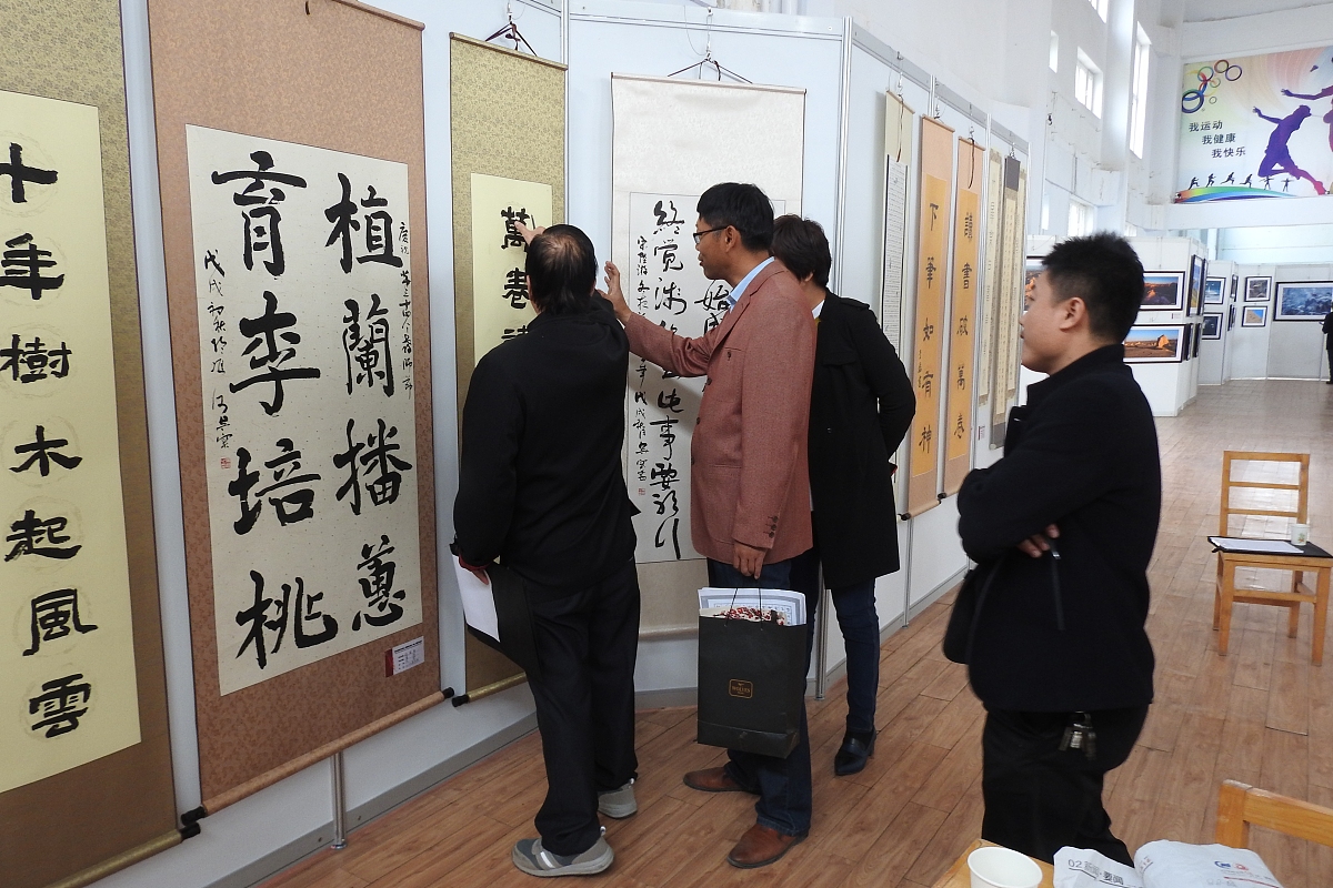 为深入贯彻安全第一预防为主综合治理的安全生产方针进一步加强公司安全生产工作夯实各级安全生产责任把职工思想和行动统一到全面落实安全生产设备治理百日攻坚行动部署要求上来公司决定开展安全百日攻坚 我们在行动主题征文、书画、摄影活动现将有关事项通知如下： 一、活动主题 以习近平新时代中国特色社会主义思想为指导紧扣牢固树立安全发展理念增强各级人员安全意识主线围绕公司安全生产设备治理百日攻坚专项行动