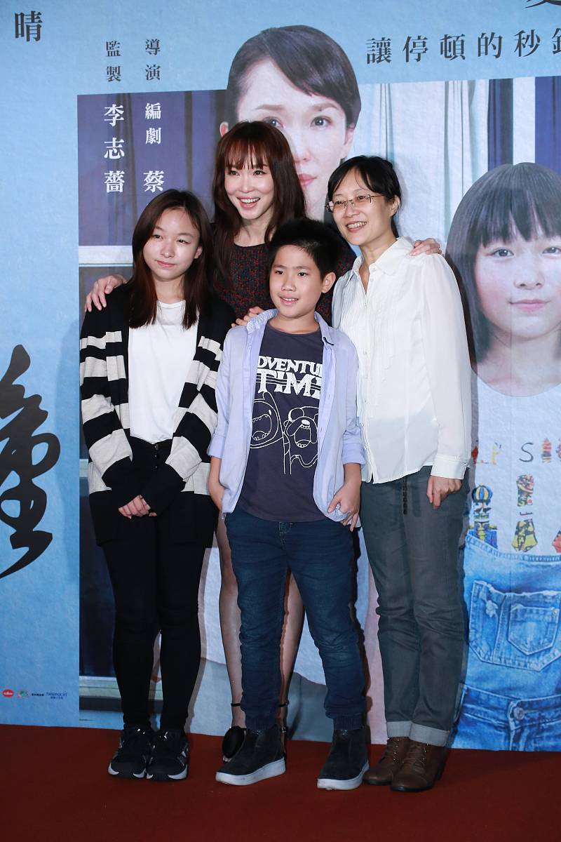 写一篇关于石凯文和李子伊的爱情故事