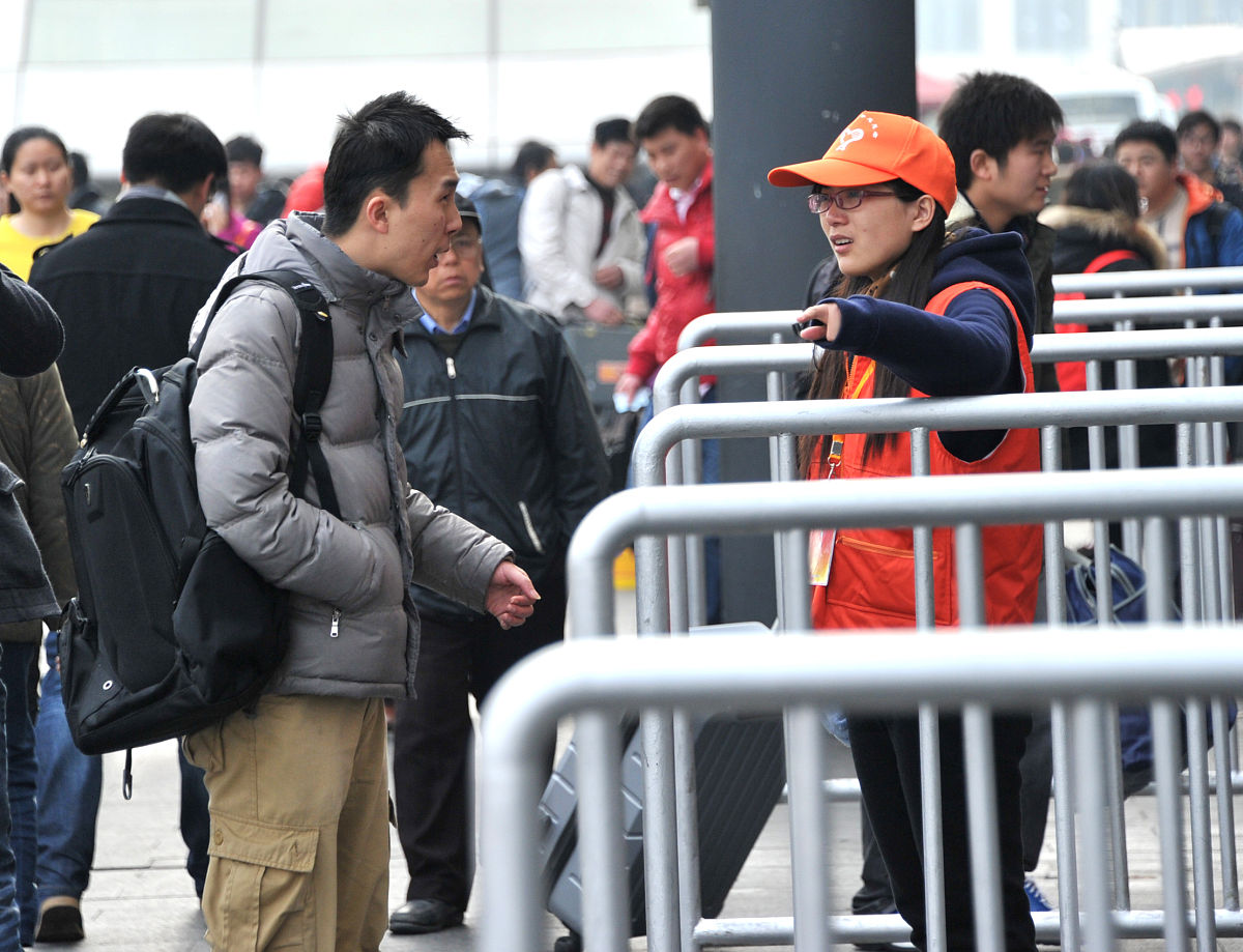 开学季地铁车站感人话语：守护孩子们的安全与梦想
