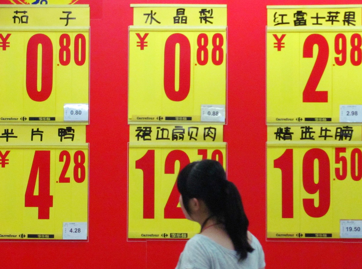 ***_***2010年10月8日,北京,市民在超市里看商品价格牌.+++_+++cpi,居