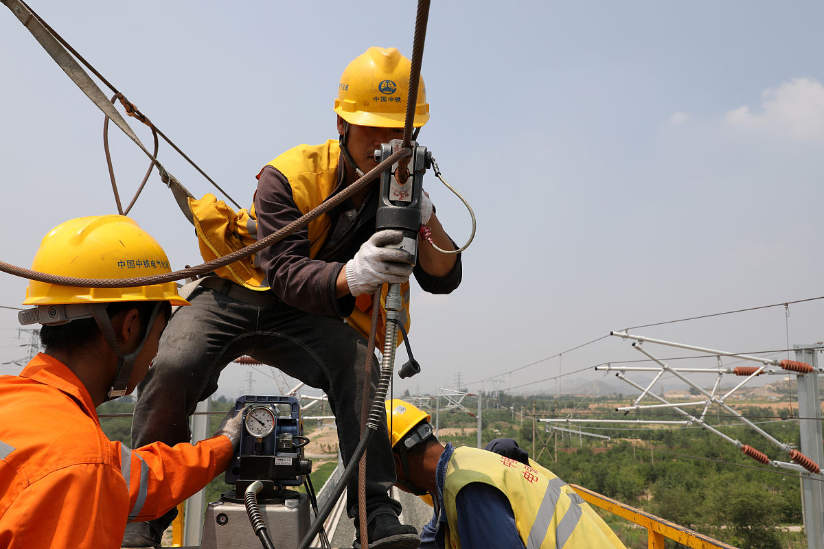 铁路信号专业前景分析：与供电专业对比