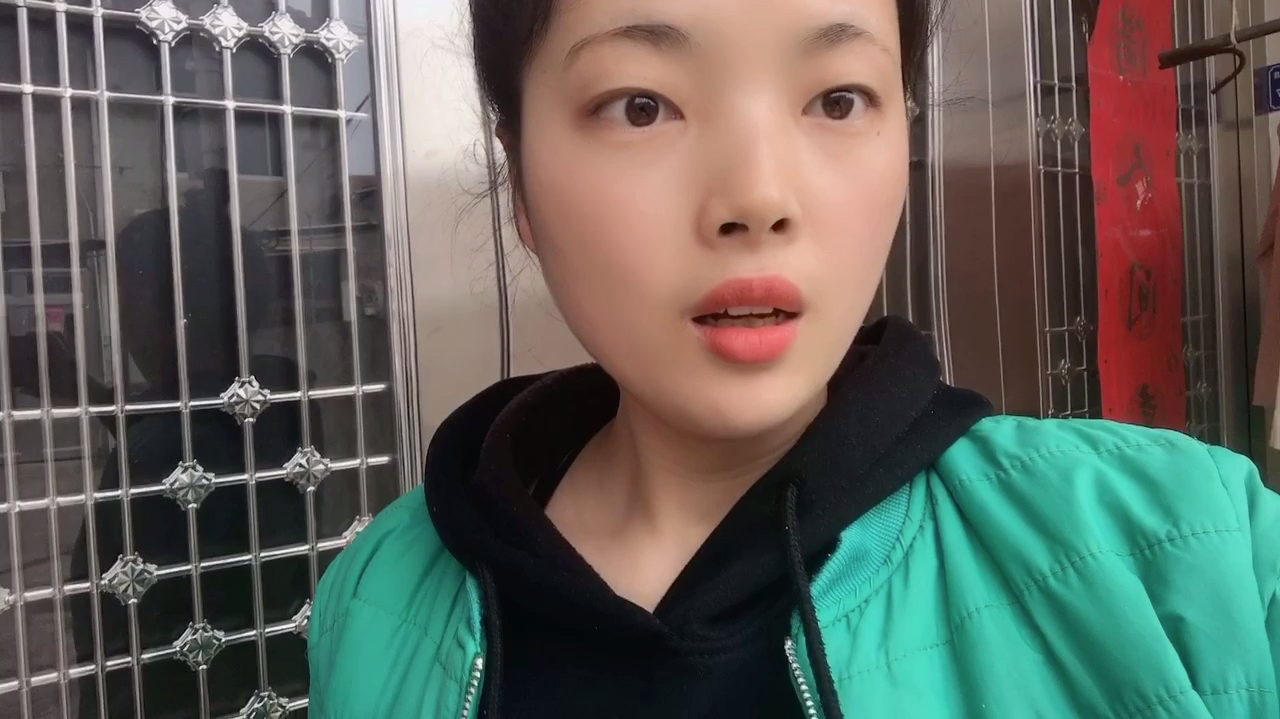 25岁网红铁板鸭的老板娘,向徒弟分享用钱买不到的开业经验和技巧