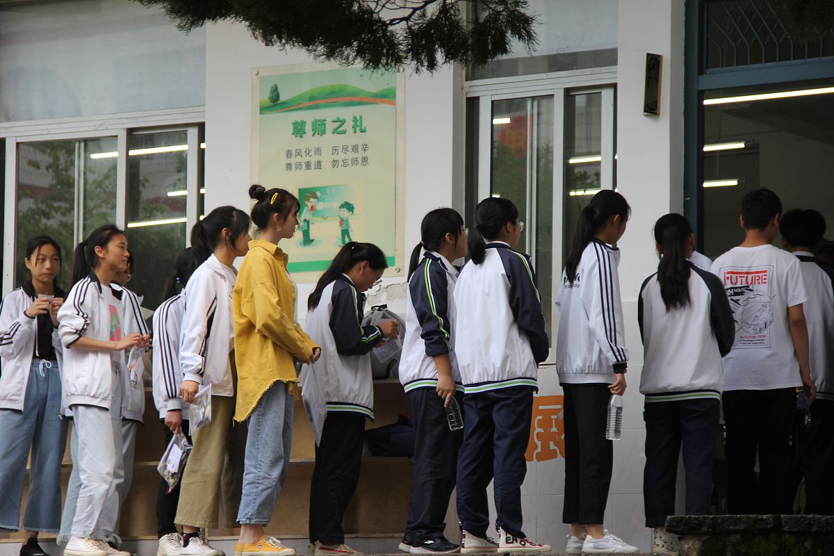 2019年6月14日,浙江温岭市城南中学的考点内,参加2019年初中学业水平