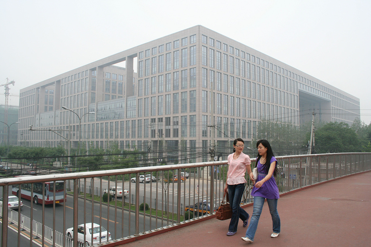 改写界面友好的学生成绩管理系统成为当前众多高校面临的问题。在校园网络中高校学生成绩管理系统是一项至关重要的应用它极大地改善了学校的教学、科研和管理基础环境从而在一定程度上反映了学校现代化管理水平的提升。