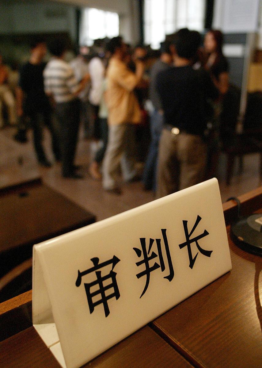 民事在线诉讼中当事人程序选择权的保障路径 要求：论述程序选择权方面，并举例说明