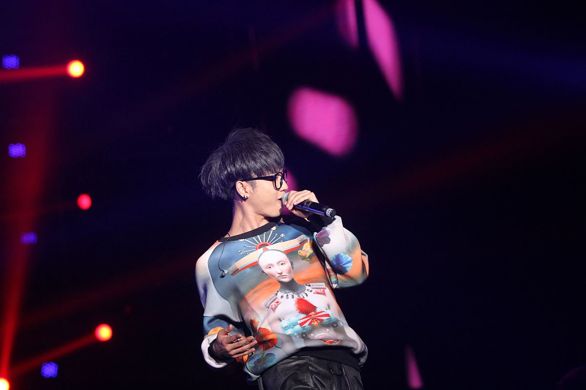 2013年10月26日,湖南宁乡,2013快乐男生赛后首场演唱会在湖南宁乡县百