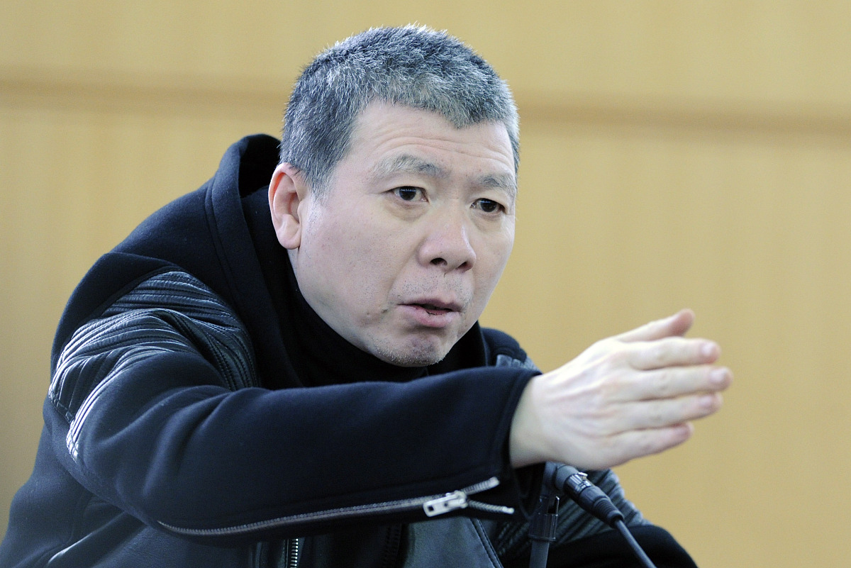 冯小刚谈公众人物：只能忍辱负重？ | 维护权益与公众形象的平衡