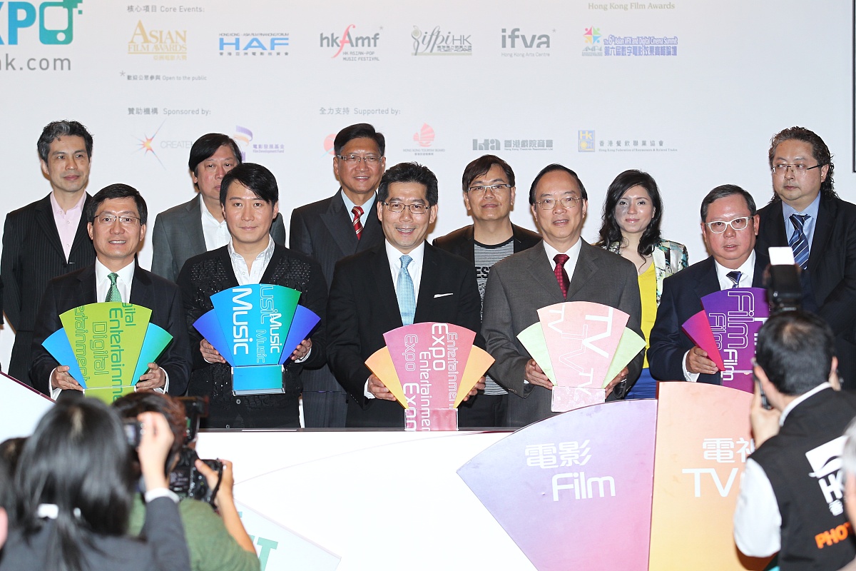 5月3日下午深圳大学信息中心STEM中心举办的大湾区青少年人工智能公益科技培训的9名学生参加了世界著名的工业工程设计软件SolidWorks中级工程师考试令人振奋的是有8位同学成功通过认证考试获得了国际认可的中级工程师证书机械类。其中最小的吴佳俊同学从全球最小的助理工程师升级到全球最小的中级工程师。这不仅是他个人的成就也为深圳市中小学生在人工智能领域的发展树立了一个典范。深圳大学信息中心STEM中