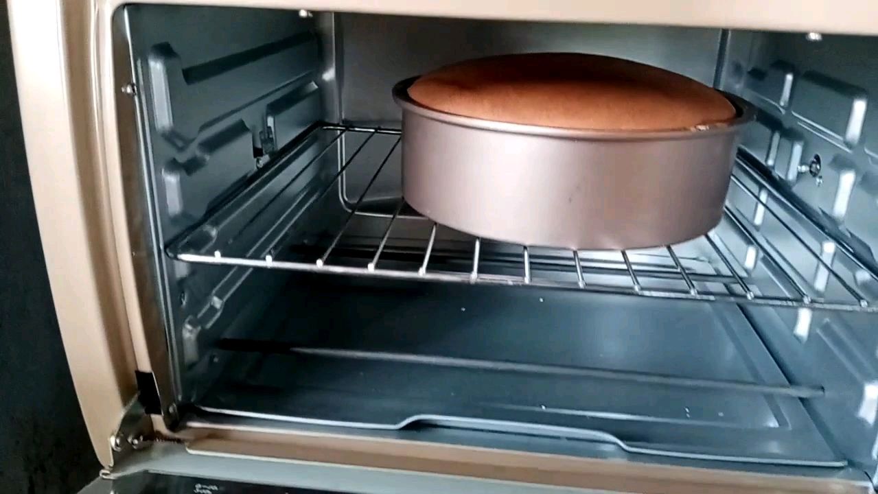 最近很火的戚风蛋糕的做法和配方都告诉你,一做便能成功