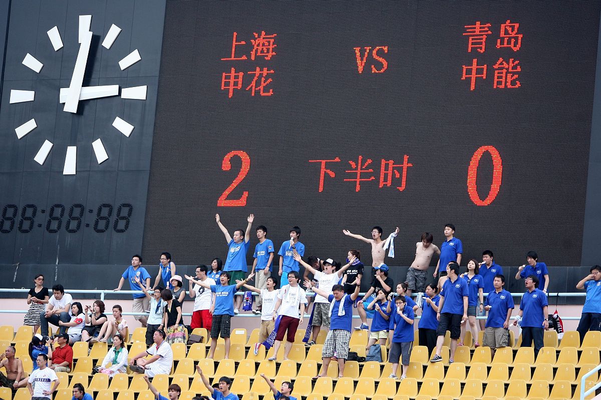 记分牌(青岛媒体,齐鲁晚报请勿下载)2010年7月25日,青岛,2010中超第14
