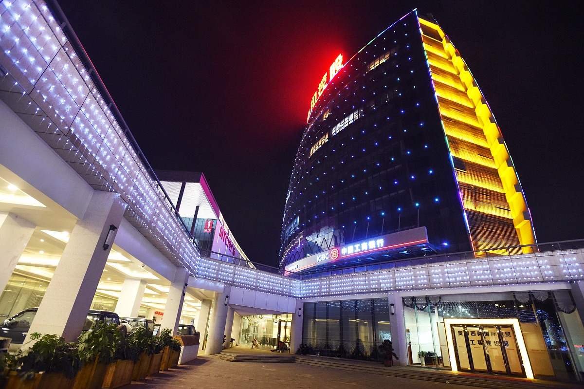 山东华德职业中等专业学校专业设置：机械类、电子信息类、建筑类、商贸类